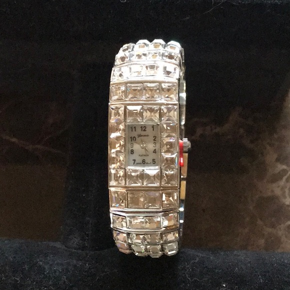 Watch with Sparkle - Picture 3 of 6